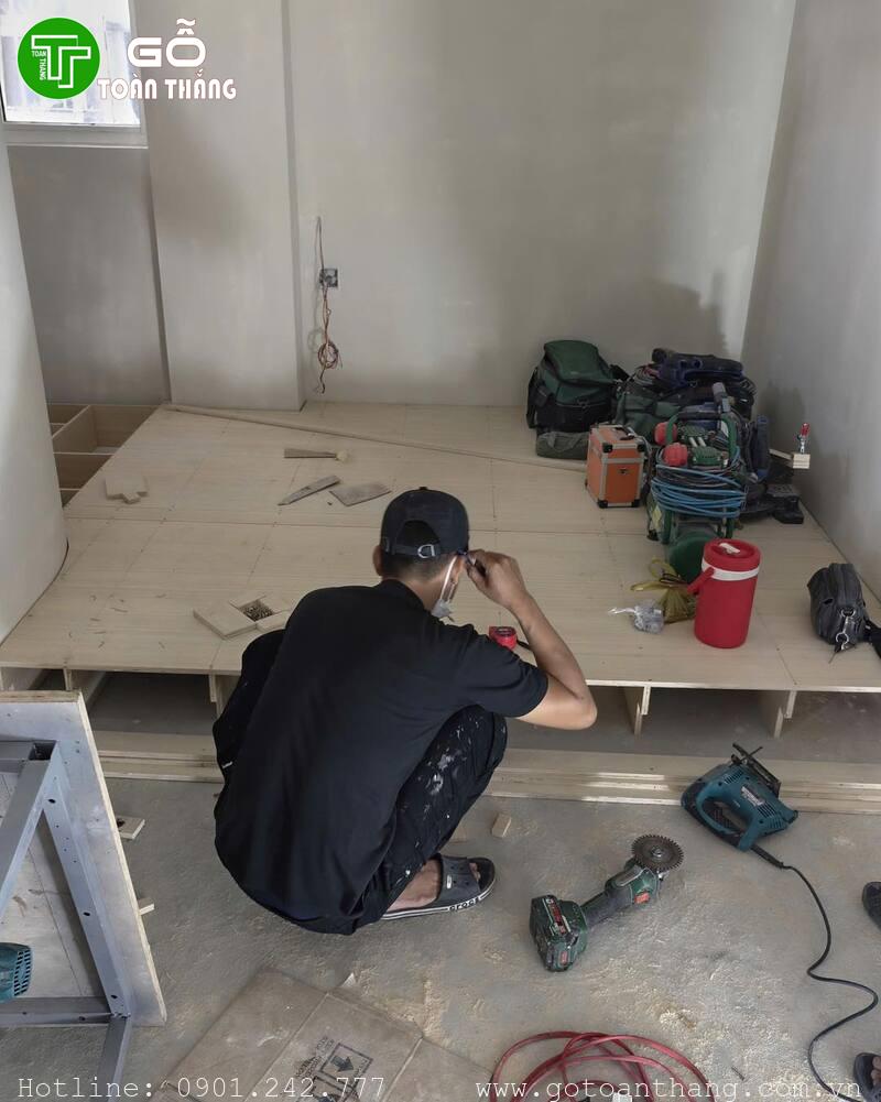 Sàn gỗ TPHCM: Mẫu mã đa dạng, giá cả hợp lý 10 Thợ thi công tiến hành chuẩn bị trước khi thi công sàn gỗ chuyên nghiệp